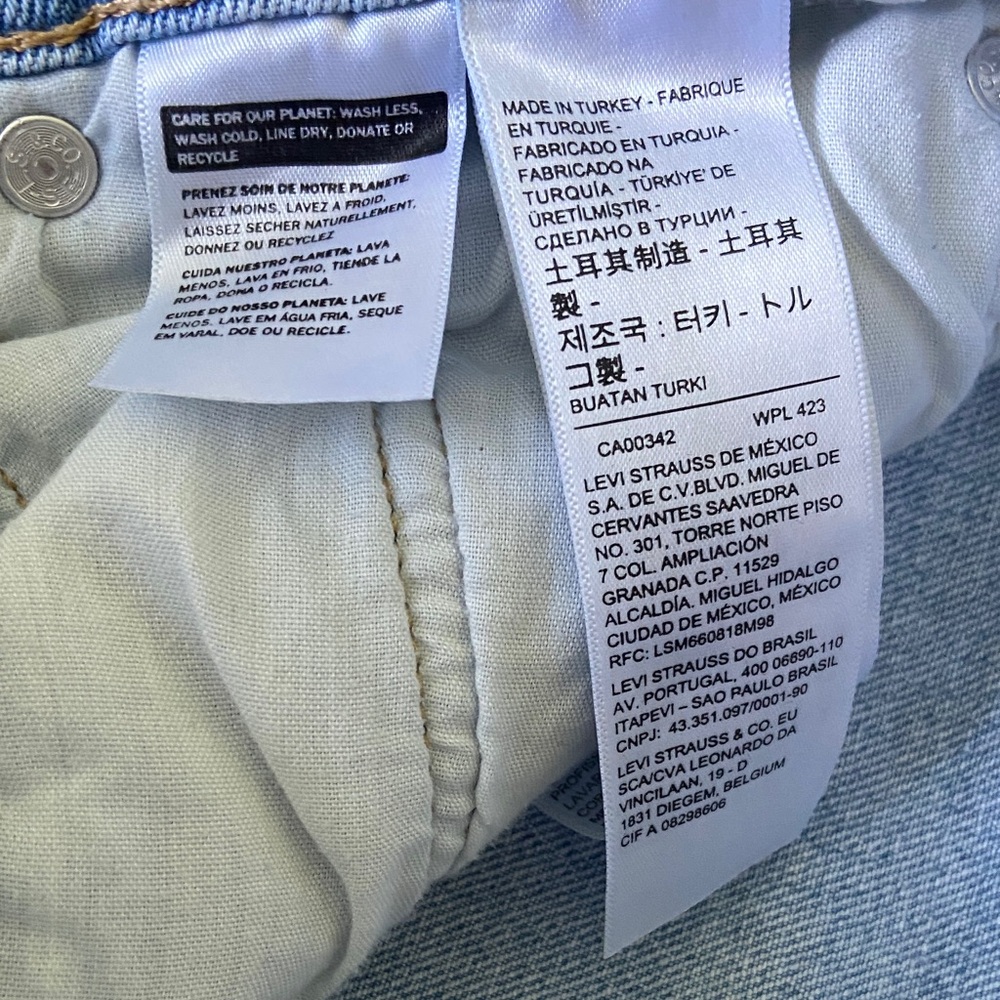 Levi's 501 Women's Light and Dark Blue Straight Leg Jeans Two Pairs Size 28x30. - Picture 7 of 10